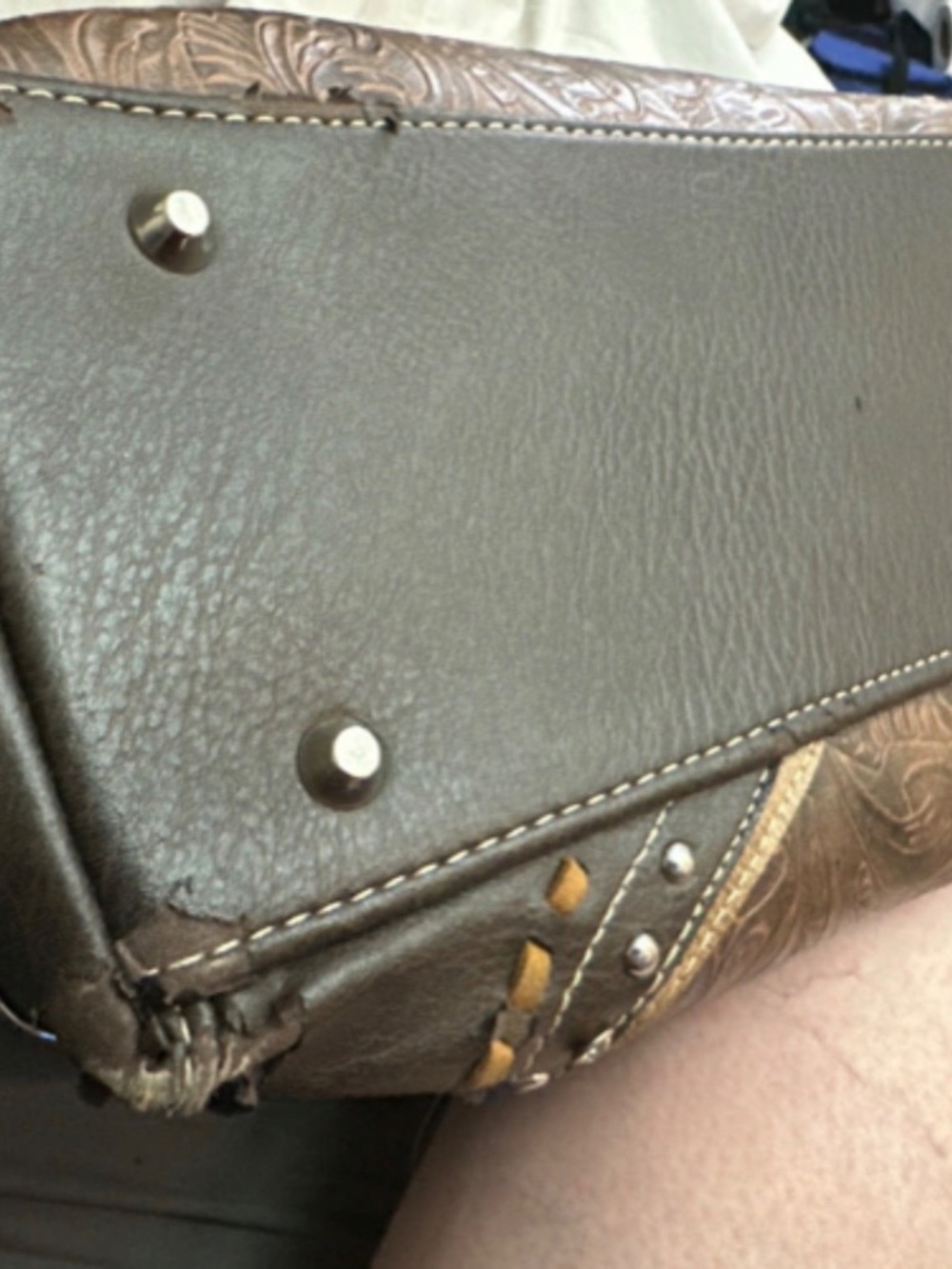 💼 Western Tooled Leather Purse – Beautiful Detail, Minor Wear - Picture 5 of 6